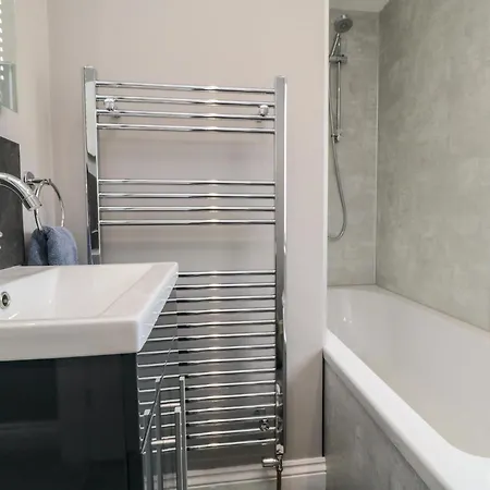 2 Staveley Weaverthorpe