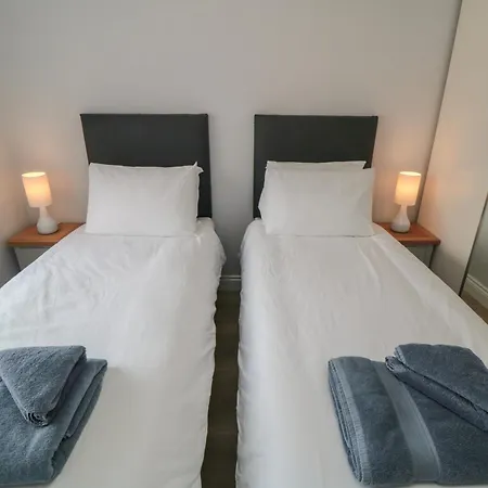 2 Staveley Weaverthorpe