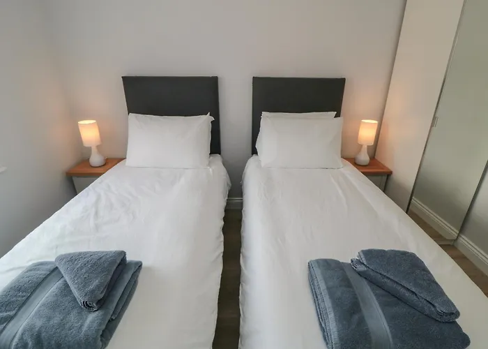 2 Staveley Weaverthorpe